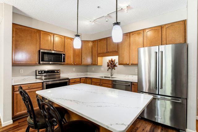 3800 85th Avenue N 117, Brooklyn Park, MN 55443