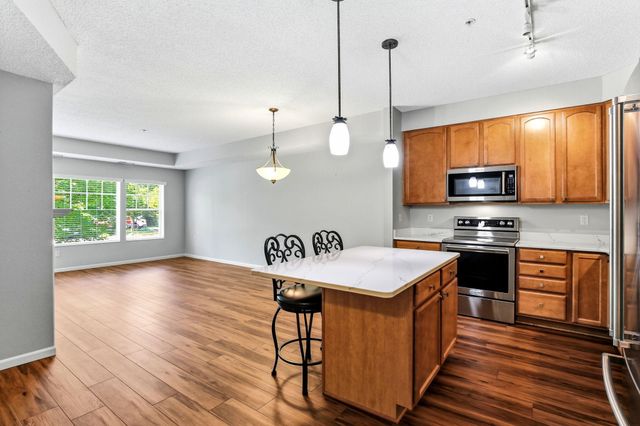 3800 85th Avenue N 117, Brooklyn Park, MN 55443