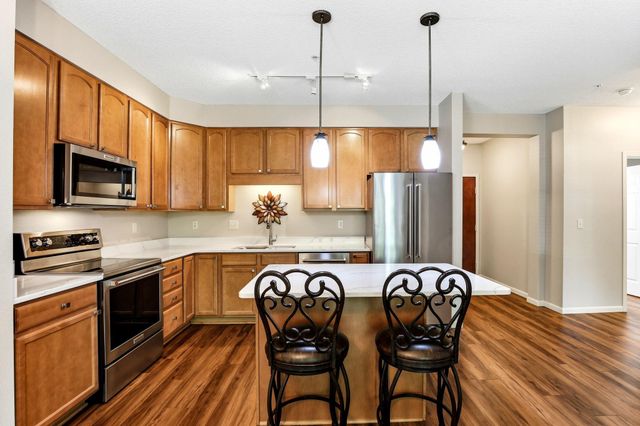 3800 85th Avenue N 117, Brooklyn Park, MN 55443