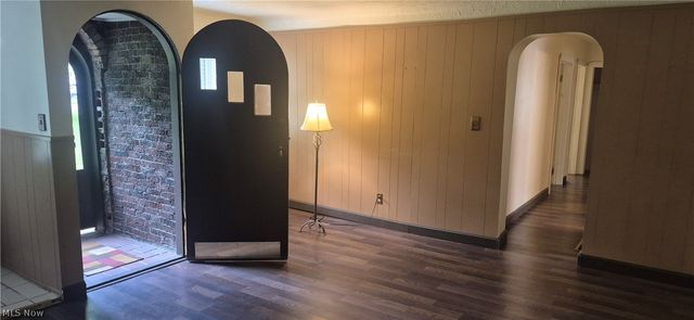 10077 Valleyview Drive, Columbia Station, OH 44028