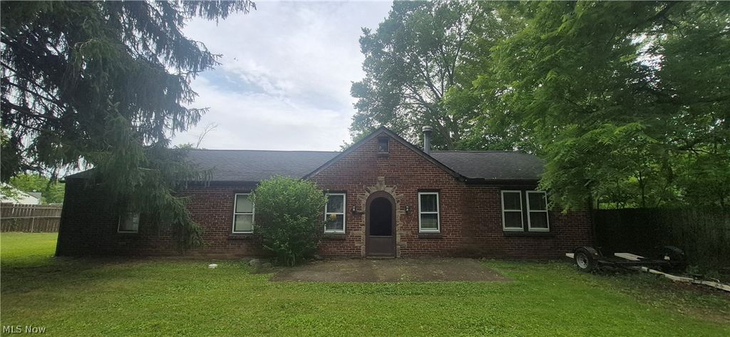 10077 Valleyview Drive, Columbia Station, OH 44028