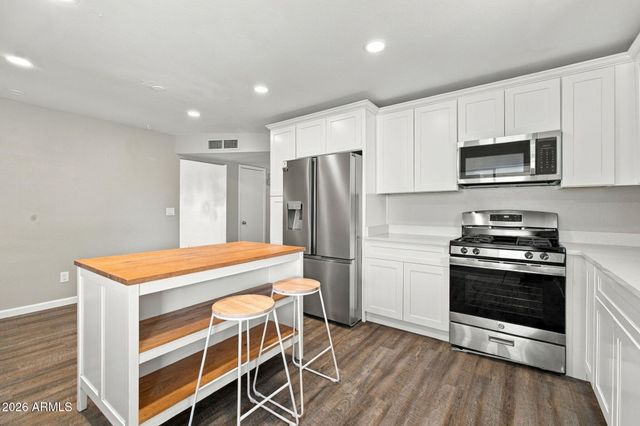 218 W BEAUTIFUL Lane, Phoenix, AZ 85041