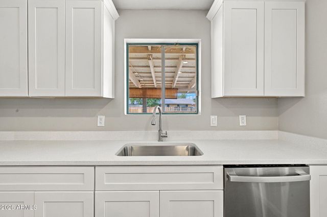 218 W BEAUTIFUL Lane, Phoenix, AZ 85041