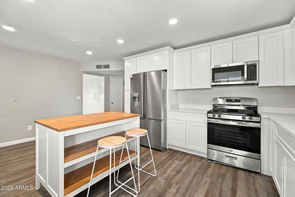 218 W BEAUTIFUL Lane, Phoenix, AZ 85041 — photo 2