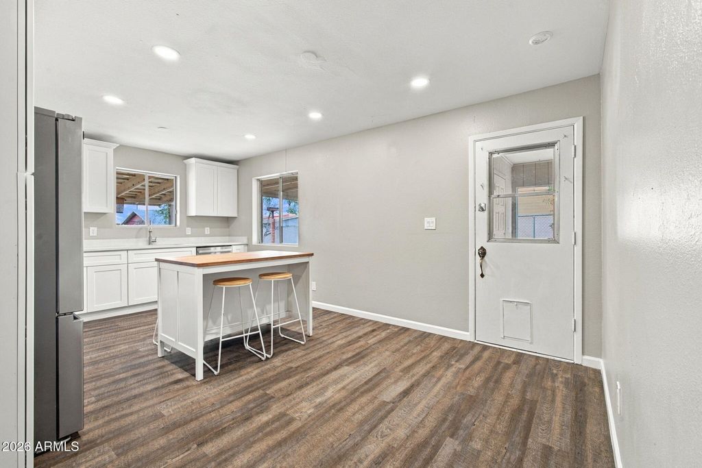 218 W BEAUTIFUL Lane, Phoenix, AZ 85041 — photo 3