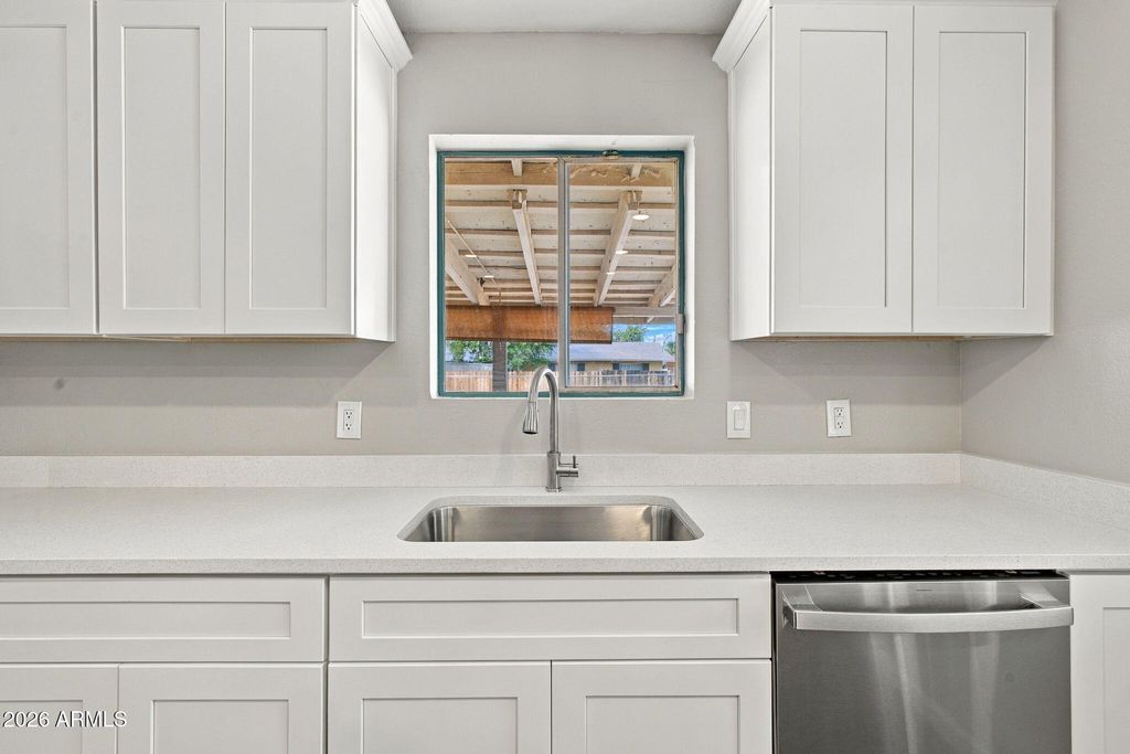 218 W BEAUTIFUL Lane, Phoenix, AZ 85041 — photo 5