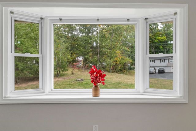 18 E Derry Road, Derry, NH 03038