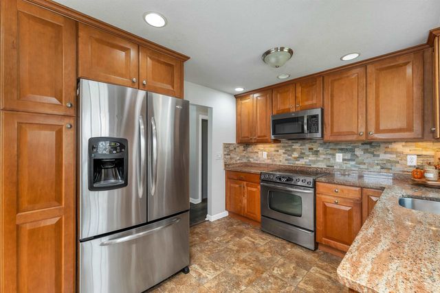 18 E Derry Road, Derry, NH 03038