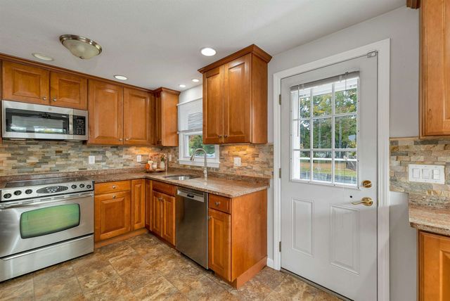 18 E Derry Road, Derry, NH 03038