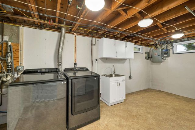 18 E Derry Road, Derry, NH 03038
