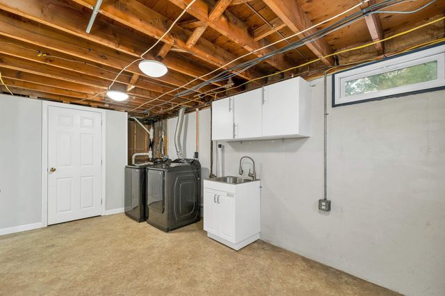 18 E Derry Road, Derry, NH 03038