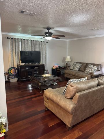 3518 Kansas, Fresno, TX 77545