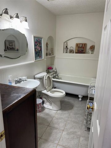 3518 Kansas, Fresno, TX 77545