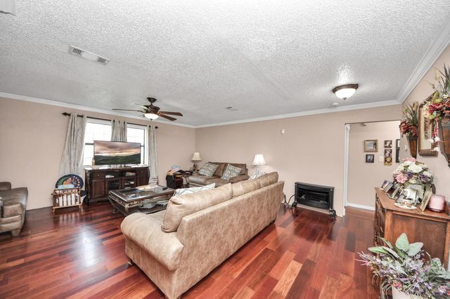 3518 Kansas, Fresno, TX 77545