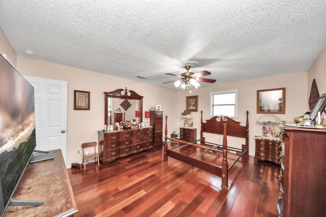 3518 Kansas, Fresno, TX 77545