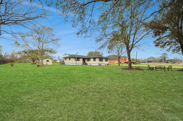 3518 Kansas, Fresno, TX 77545