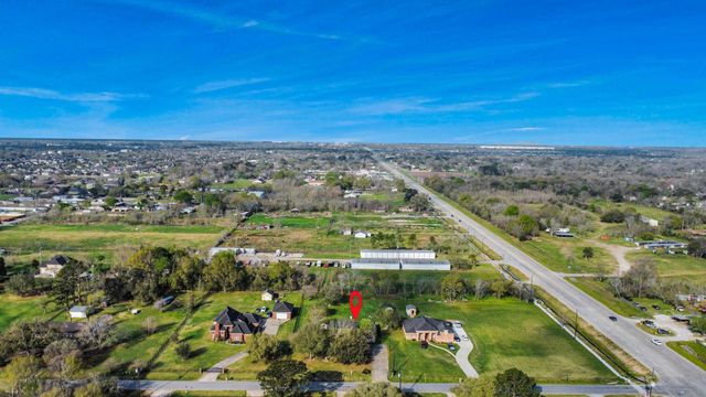 3518 Kansas, Fresno, TX 77545