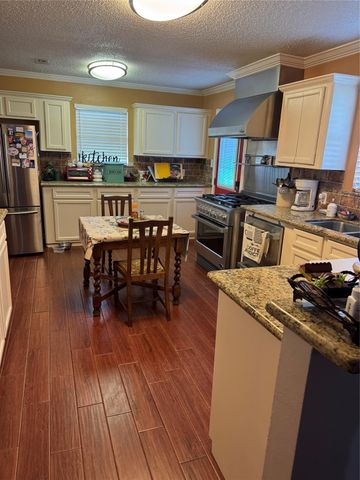 3518 Kansas, Fresno, TX 77545