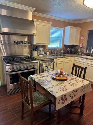 3518 Kansas, Fresno, TX 77545