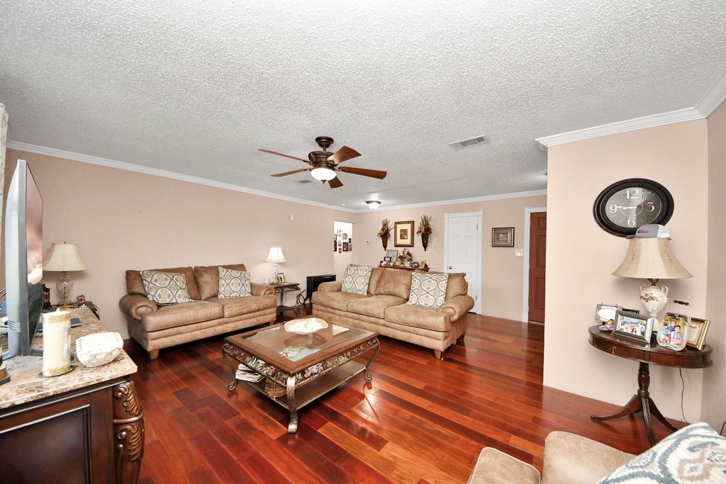 Image 16 of property listing at 3518 Kansas, Fresno, TX 77545