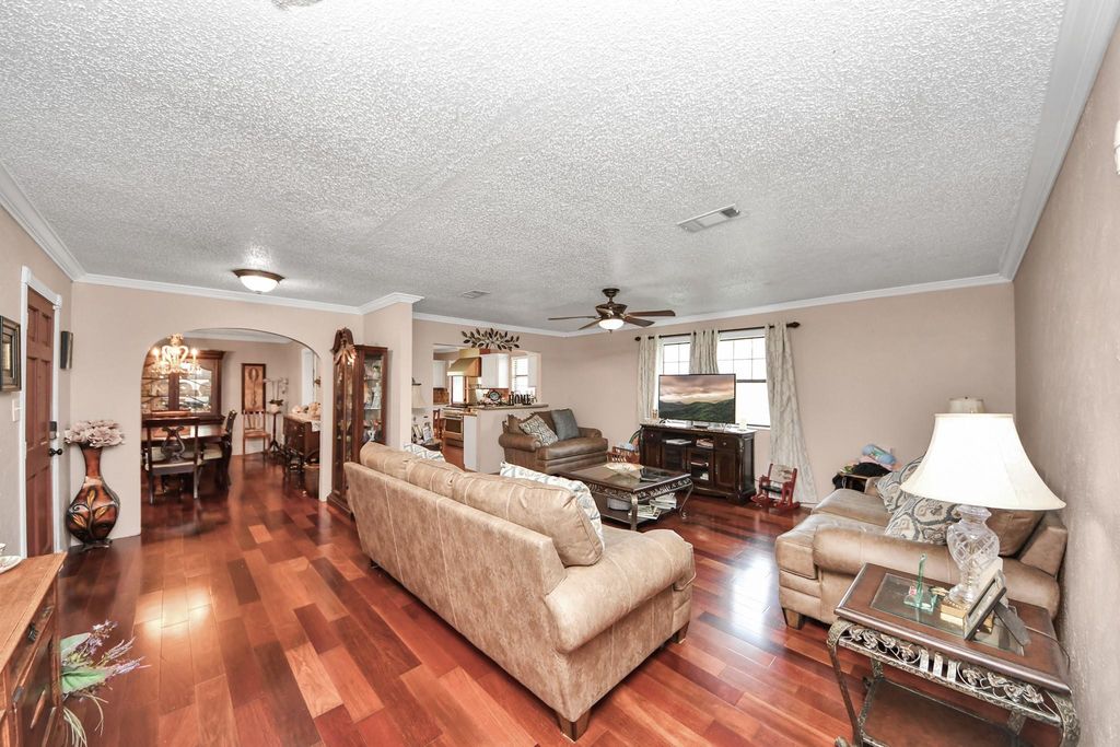 Image 17 of property listing at 3518 Kansas, Fresno, TX 77545