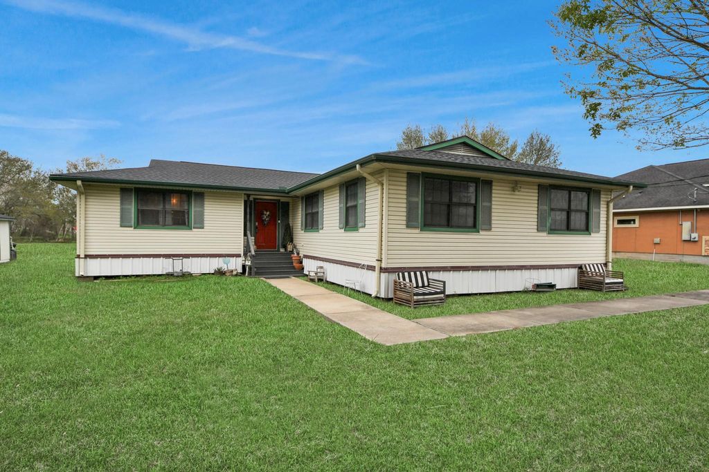Image 2 of property listing at 3518 Kansas, Fresno, TX 77545