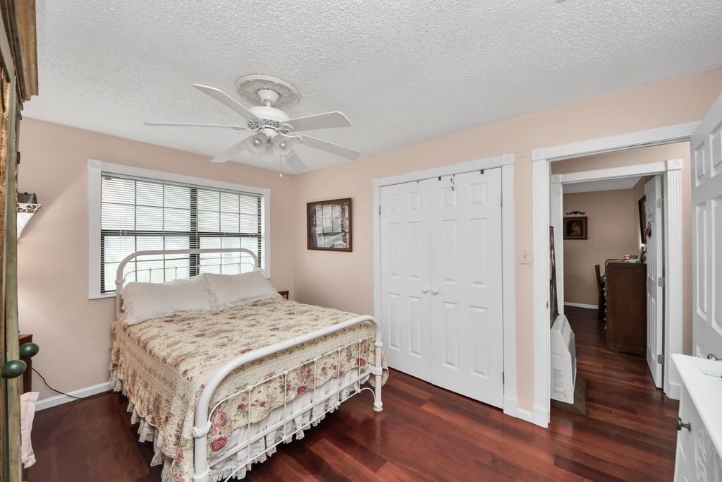 Image 26 of property listing at 3518 Kansas, Fresno, TX 77545