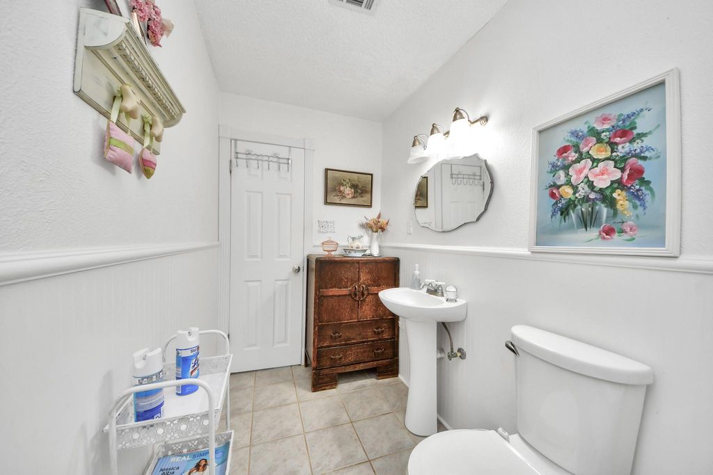 Image 28 of property listing at 3518 Kansas, Fresno, TX 77545