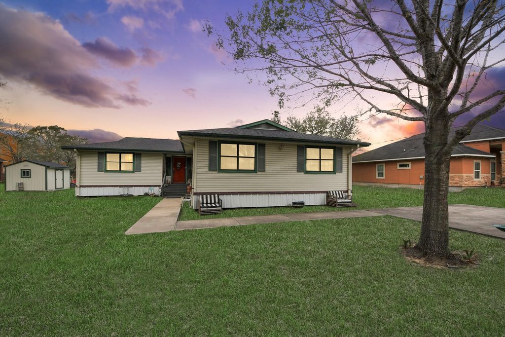 Image 3 of property listing at 3518 Kansas, Fresno, TX 77545