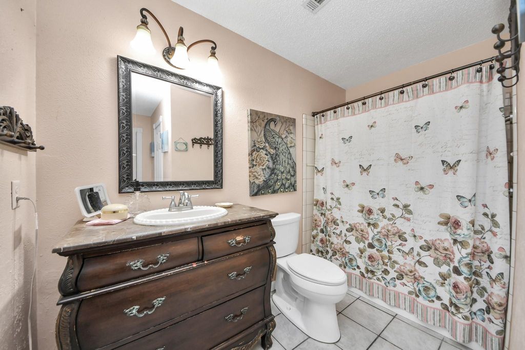 Image 31 of property listing at 3518 Kansas, Fresno, TX 77545