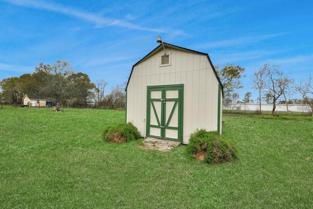 Image 33 of property listing at 3518 Kansas, Fresno, TX 77545