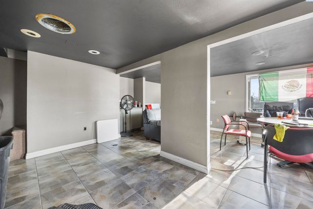 518 W Columbia Dr, Kennewick, WA 99336