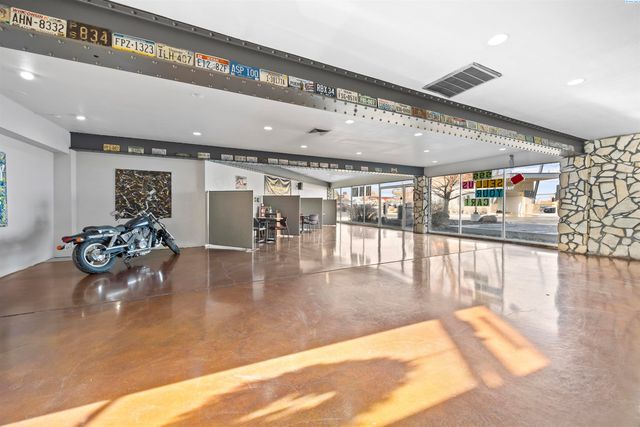 518 W Columbia Dr, Kennewick, WA 99336