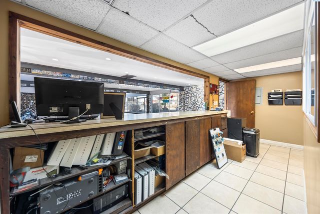 518 W Columbia Dr, Kennewick, WA 99336