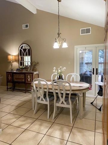 810 Live Oak Avenue, Bay City, TX 77414