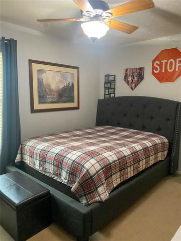 810 Live Oak Avenue, Bay City, TX 77414