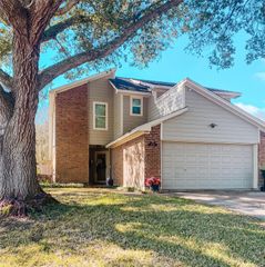 810 Live Oak Avenue, Bay City, TX 77414
