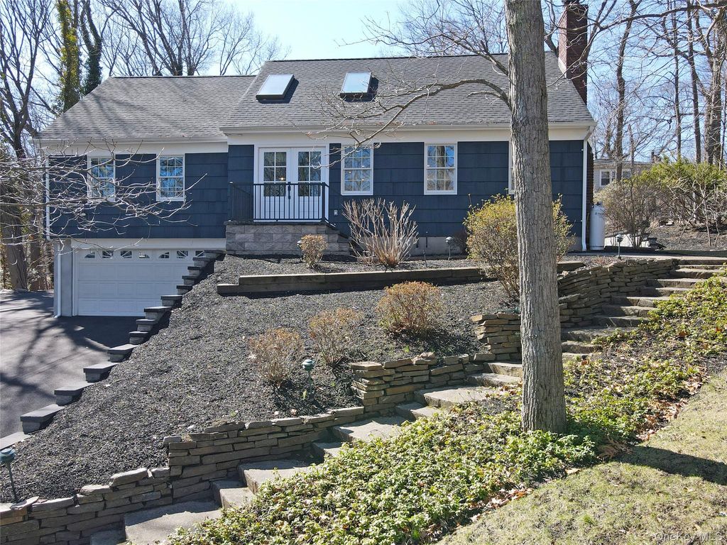 102 Longfellow Lane, Port Jefferson, NY 11777
