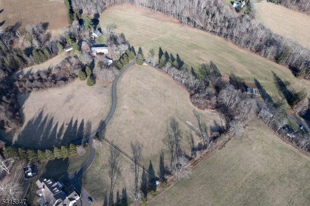 37 Branch Rd, Peapack Gladstone Boro, NJ 07931