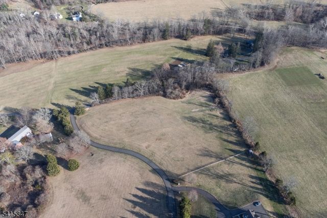 37 Branch Rd, Peapack Gladstone Boro, NJ 07931