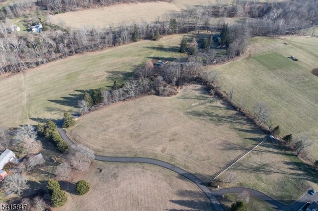 37 Branch Rd, Peapack Gladstone Boro, NJ 07931