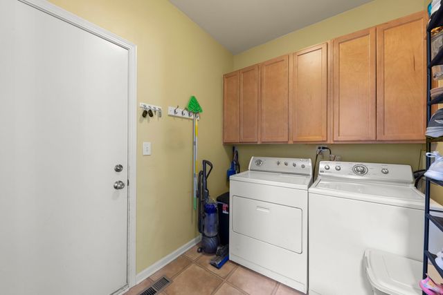 1034 Stephen Court, Aurora, IL 60502