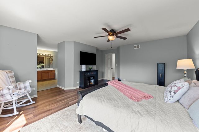 1034 Stephen Court, Aurora, IL 60502