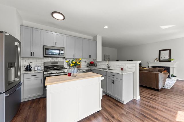 1034 Stephen Court, Aurora, IL 60502