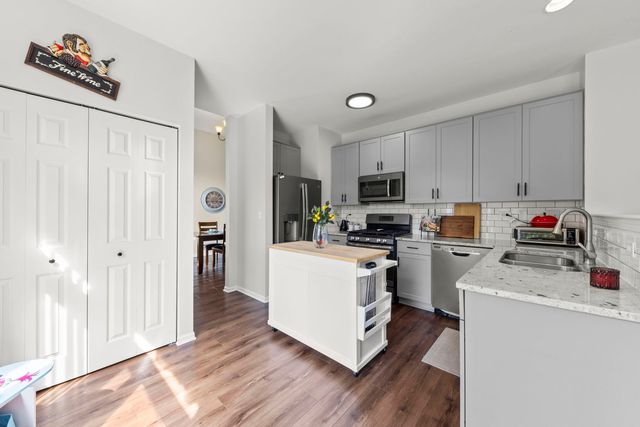 1034 Stephen Court, Aurora, IL 60502