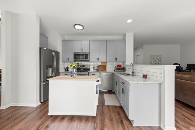 1034 Stephen Court, Aurora, IL 60502