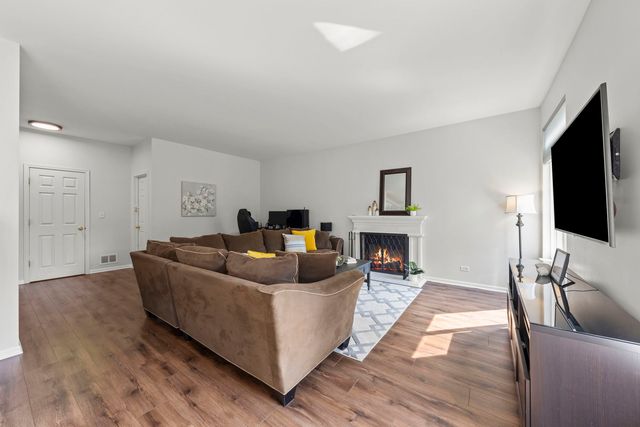1034 Stephen Court, Aurora, IL 60502