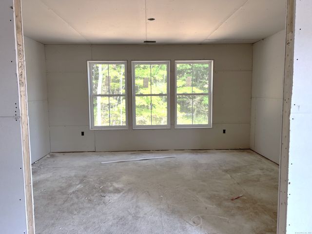 12 Village Circle 12, Guilford, CT 06437