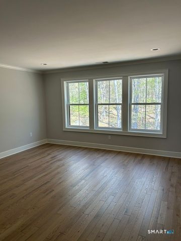 12 Village Circle 12, Guilford, CT 06437
