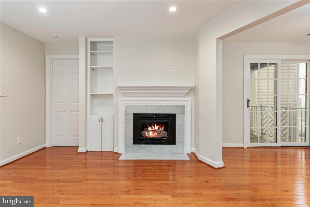 Image 9 of property listing at 12241 FAIRFIELD HOUSE DR #305B, Fairfax, VA 22033